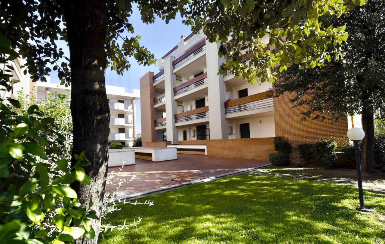 Isa-Apartments 4 Beds In Residence With Swimming-Pool In San Vincenzo, Just 600 Meters From The Sea Exterior photo